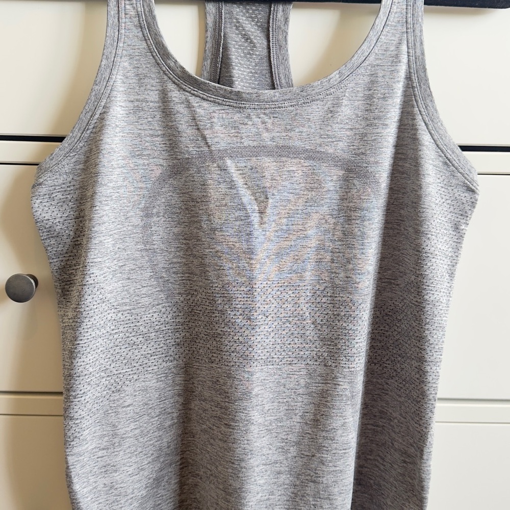 Lululemon Athletica Fitted Gray Tank Top | Size 8 - Picture 1 of 4